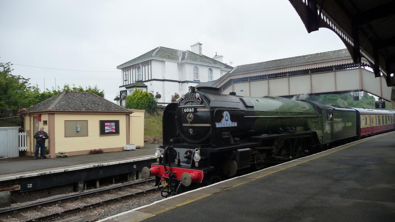 The Station Guest House Galmpton Exterior photo