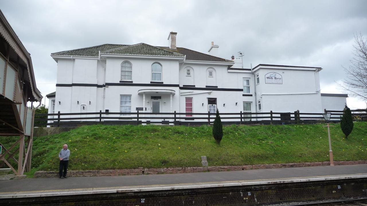 The Station Guest House Galmpton Exterior photo